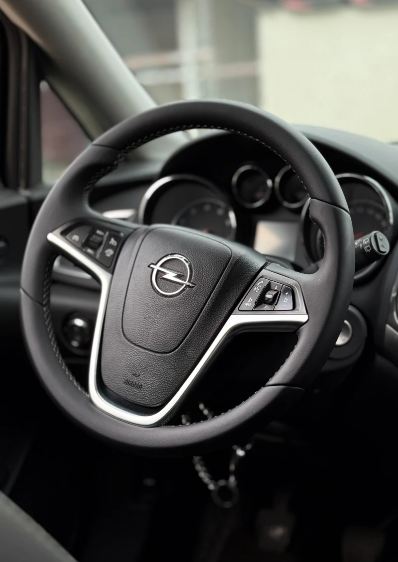 Opel Astra LPG 1.4 Turbo, снимка 11 - Автомобили и джипове - 52877571