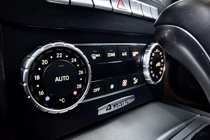 Mercedes-Benz C 300 4MATIC* LUXURY* HEAD-UP* АвтоКредит(ЦЕНА ДО БГ), снимка 15 - Автомобили и джипове - 53500960