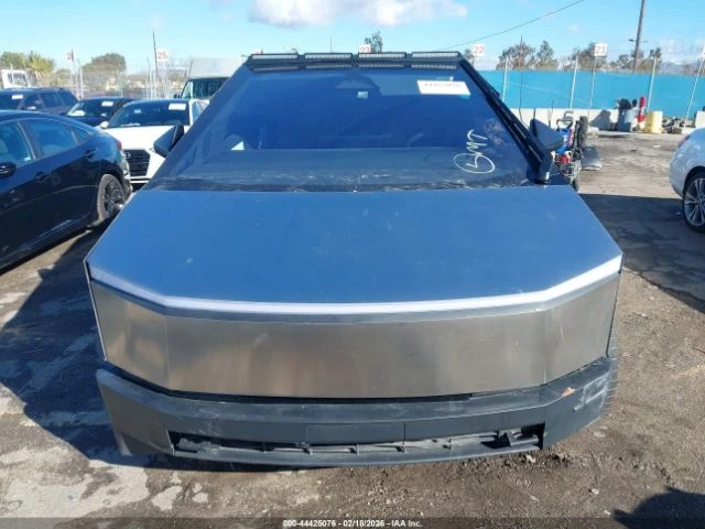 Tesla Cybertruck AWD FOUNDATION, снимка 13 - Автомобили и джипове - 53670336