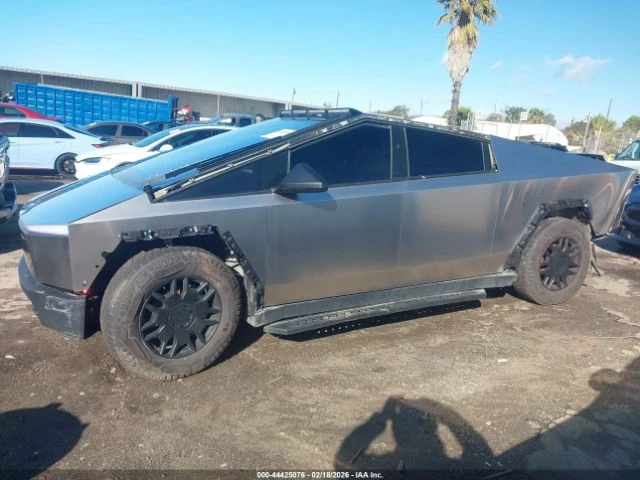 Tesla Cybertruck AWD FOUNDATION, снимка 15 - Автомобили и джипове - 53670336