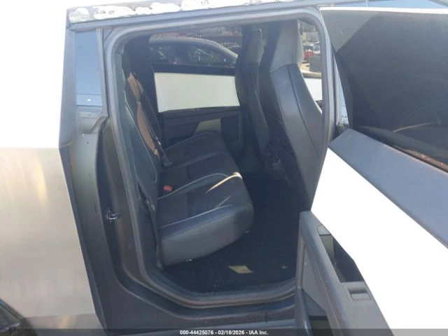 Tesla Cybertruck AWD FOUNDATION, снимка 8 - Автомобили и джипове - 53670336