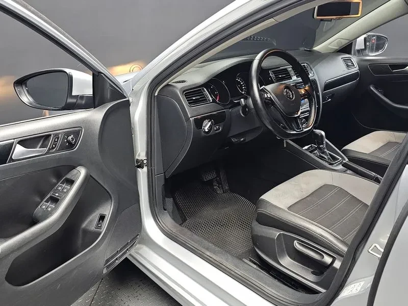 VW Jetta 2.0 Tdi Bluemotion 6Th Generation | Mobile.bg � ����������� 10