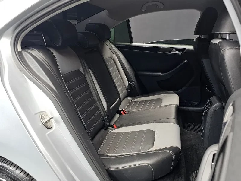 VW Jetta 2.0 Tdi Bluemotion 6Th Generation | Mobile.bg � ����������� 11
