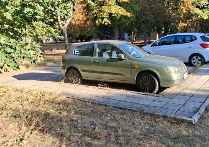 Nissan Almera, снимка 9 - Автомобили и джипове - 56058541