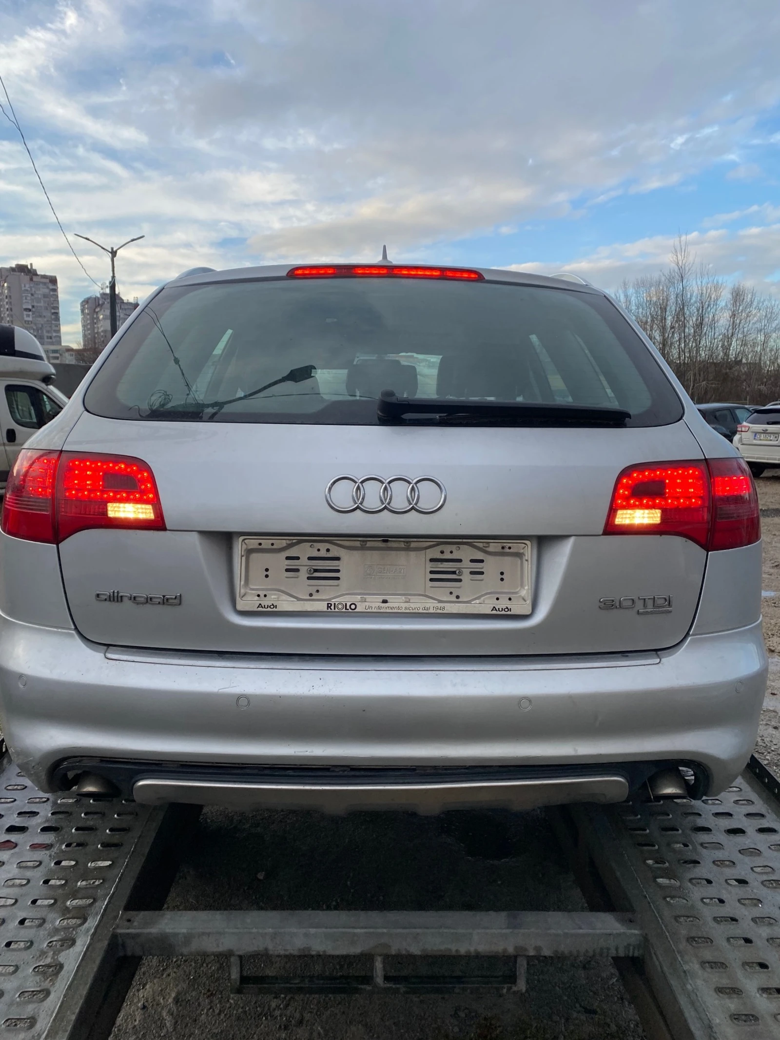 Audi A6 Allroad 3.0TDI 233HP= Audi S6 = автомат - изображение 4