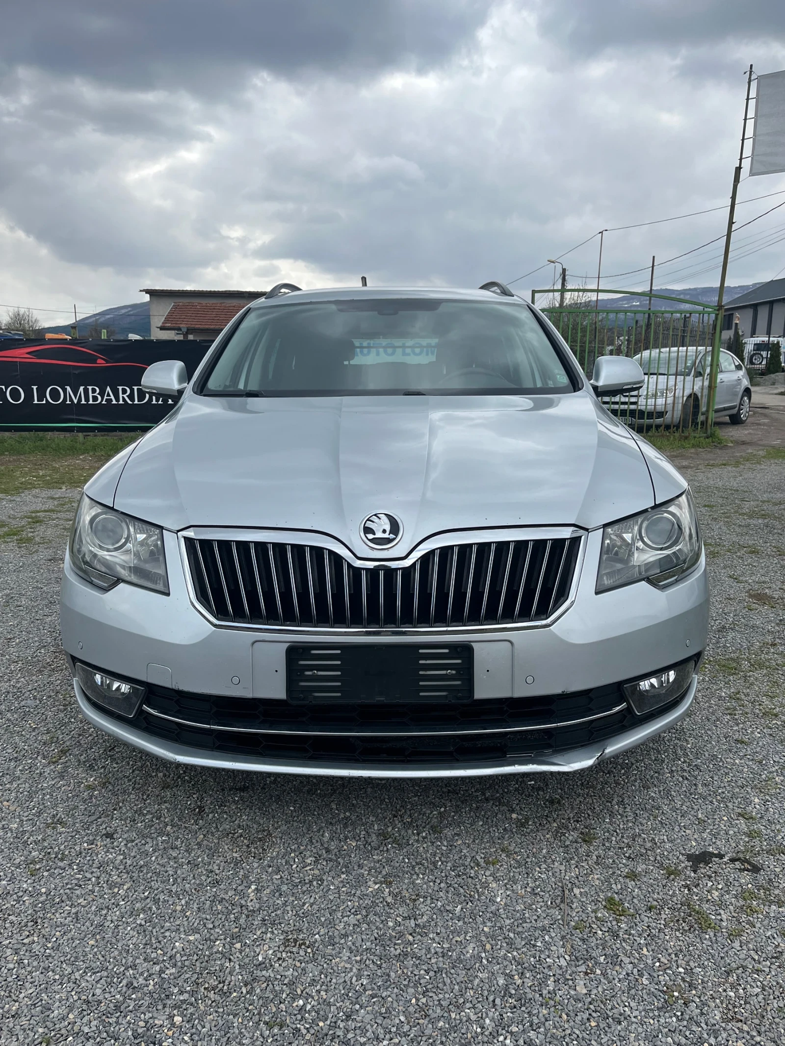 Skoda Superb 2.0 TDI, DSG - изображение 2