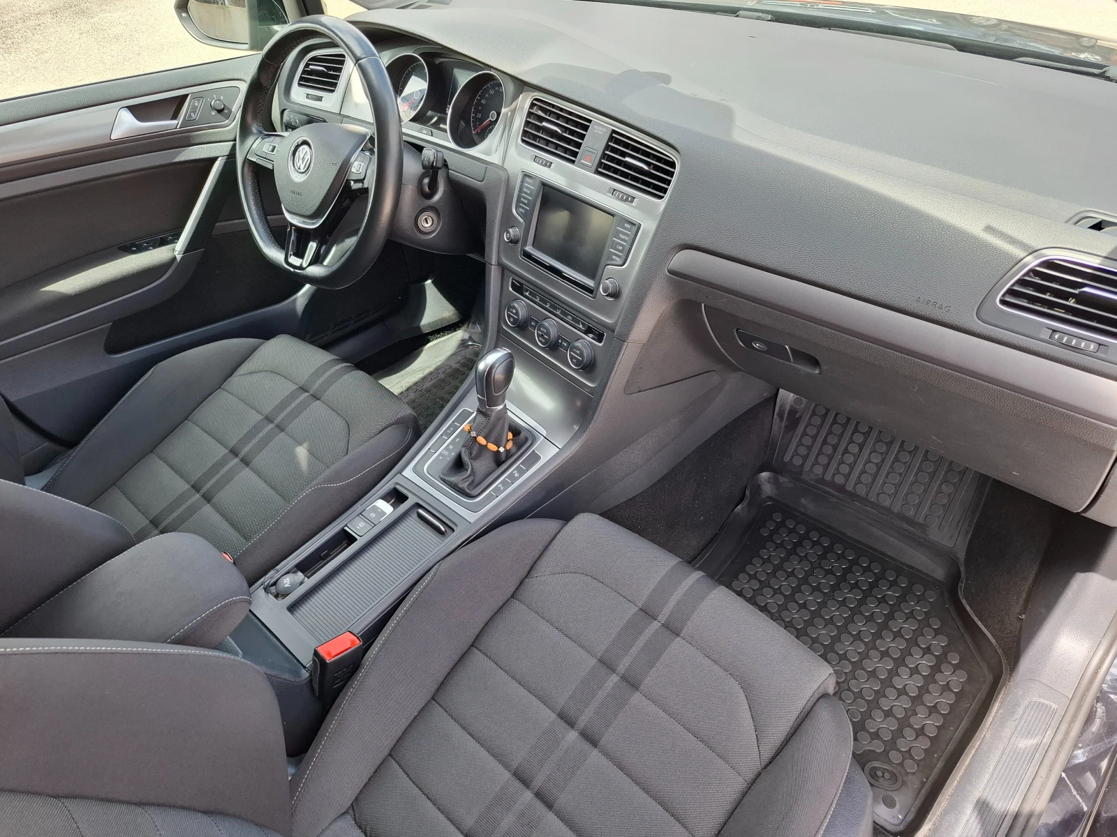 VW Golf 1.6 TDI AVTOMAT NAVI - изображение 8