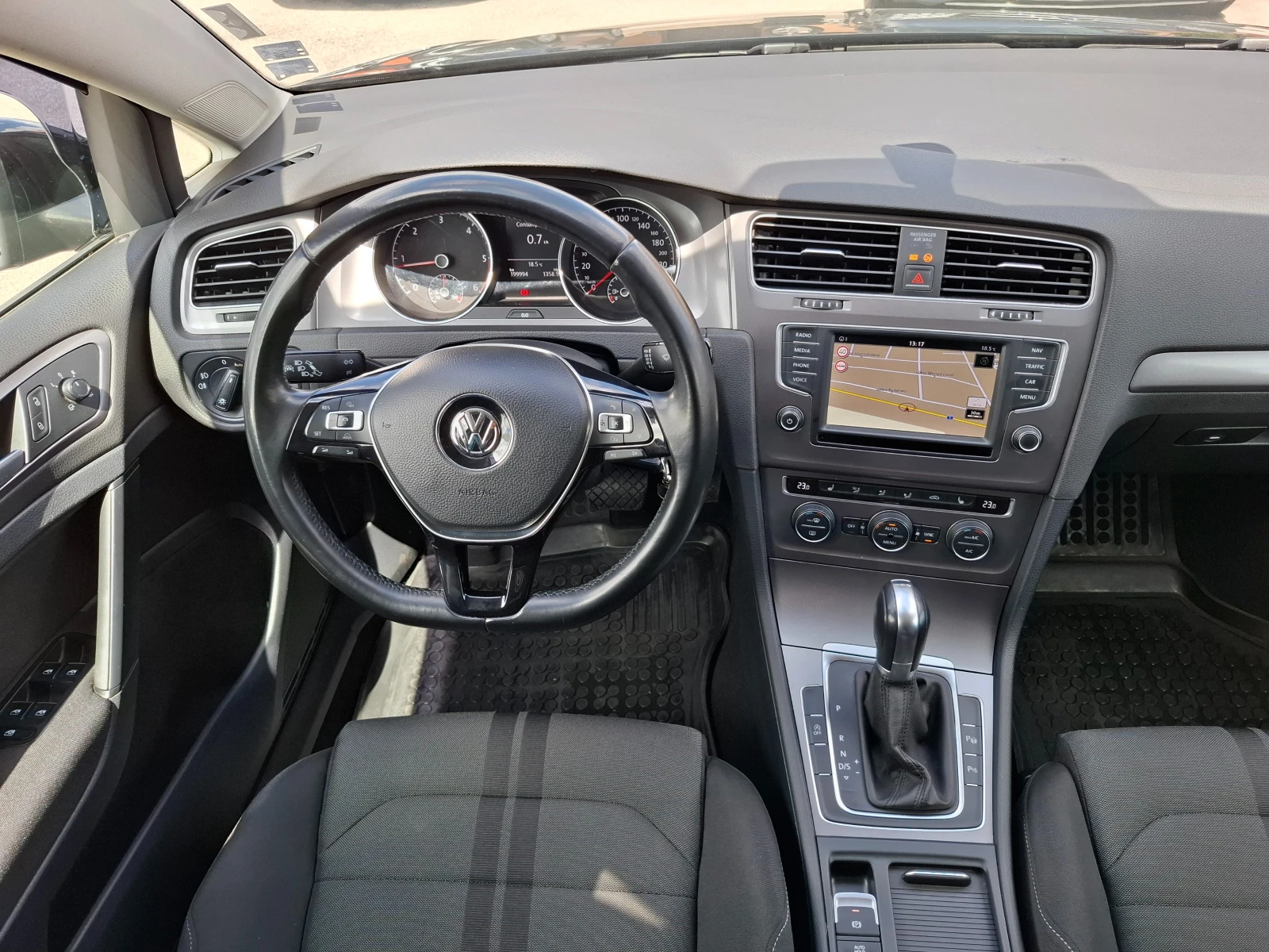 VW Golf 1.6 TDI AVTOMAT NAVI - изображение 10