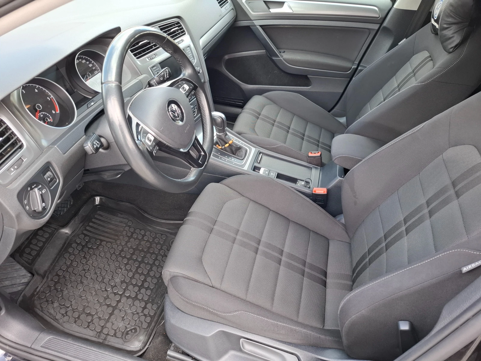 VW Golf 1.6 TDI AVTOMAT NAVI | Mobile.bg — изображение 11