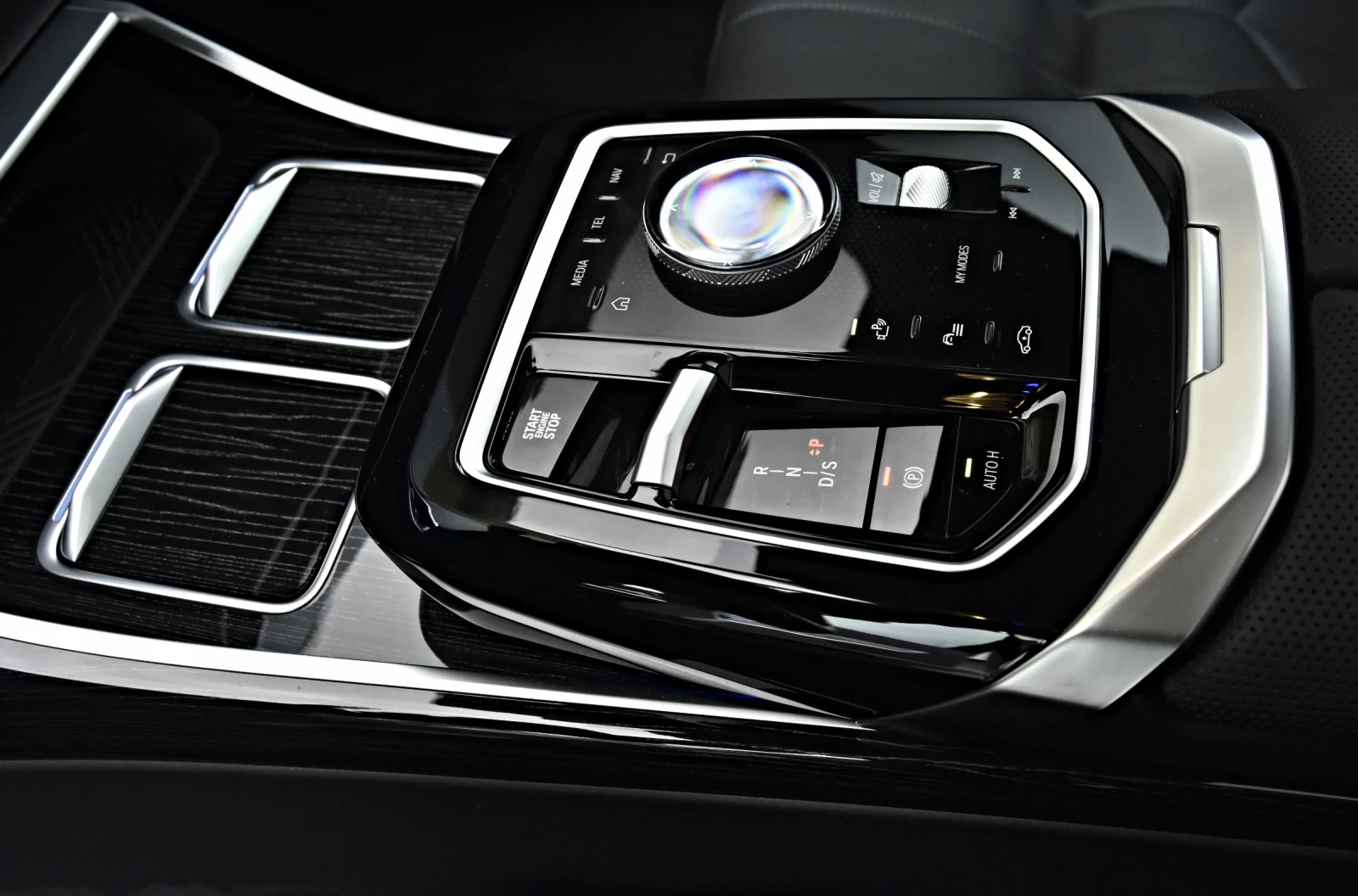 BMW 740 D M-SPORT M760I-OPTIC Xdrive B&W EXCLUSIVE SHADOW, снимка 13 - Автомобили и джипове - 54092862