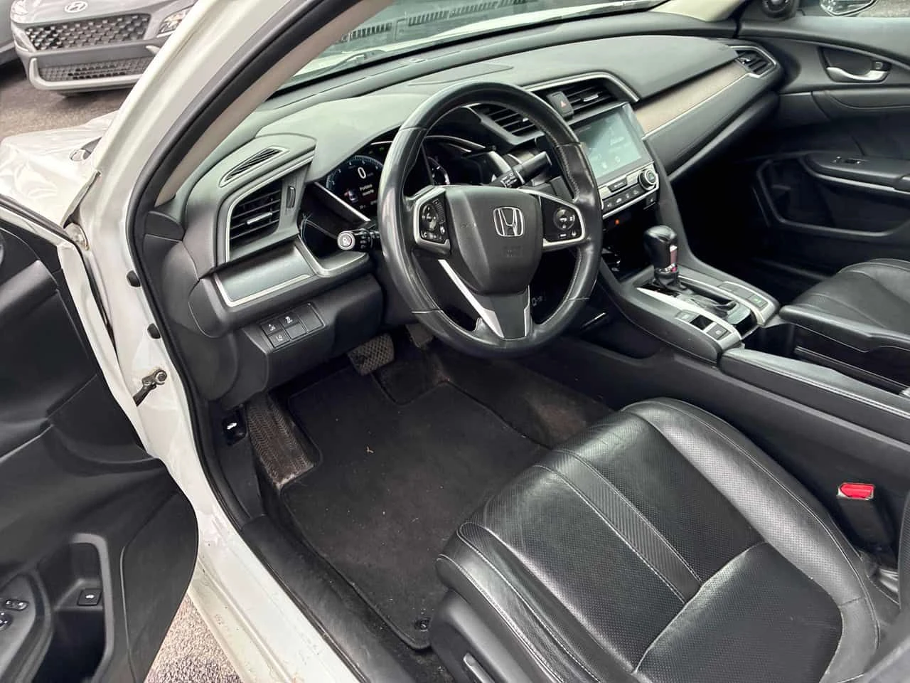 Honda Civic * Touring * ПОДГРЕВ* PANO* KEYLESS* , снимка 5 - Автомобили и джипове - 54442690