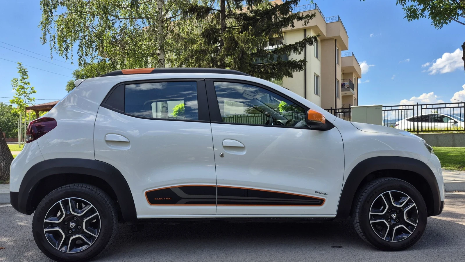 Dacia Spring 33kwh Comfort + + + Като Нов , снимка 6 - Автомобили и джипове - 54915594