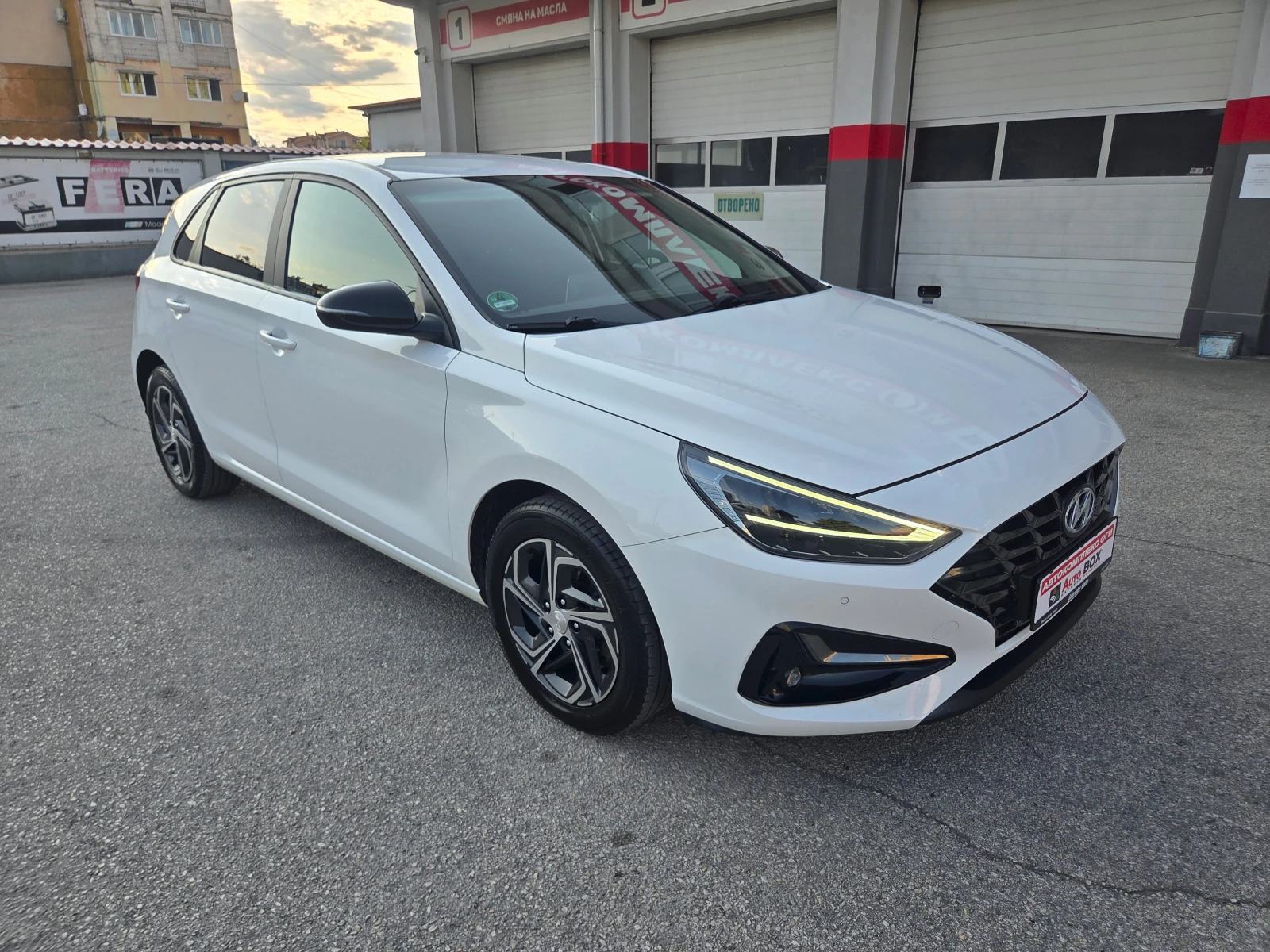 Hyundai I30 1.6 CRDi/Intro Edition/AT/Navi/Камера, снимка 7 - Автомобили и джипове - 55177065