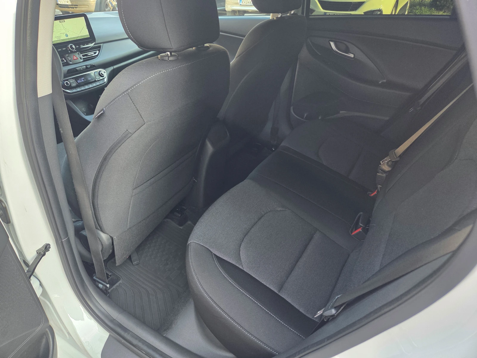 Hyundai I30 1.6 CRDi/Intro Edition/AT/Navi/Камера, снимка 16 - Автомобили и джипове - 55177065