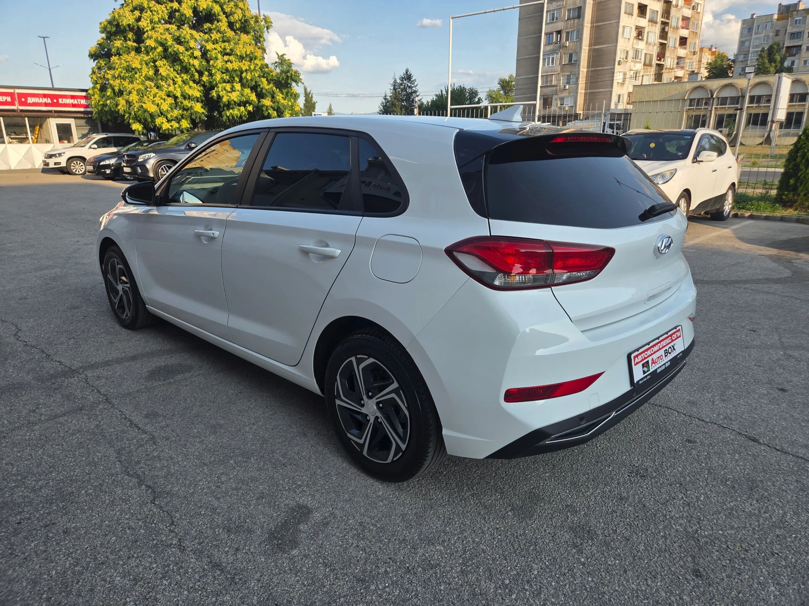 Hyundai I30 1.6 CRDi/Intro Edition/AT/Navi/Камера, снимка 3 - Автомобили и джипове - 55177065