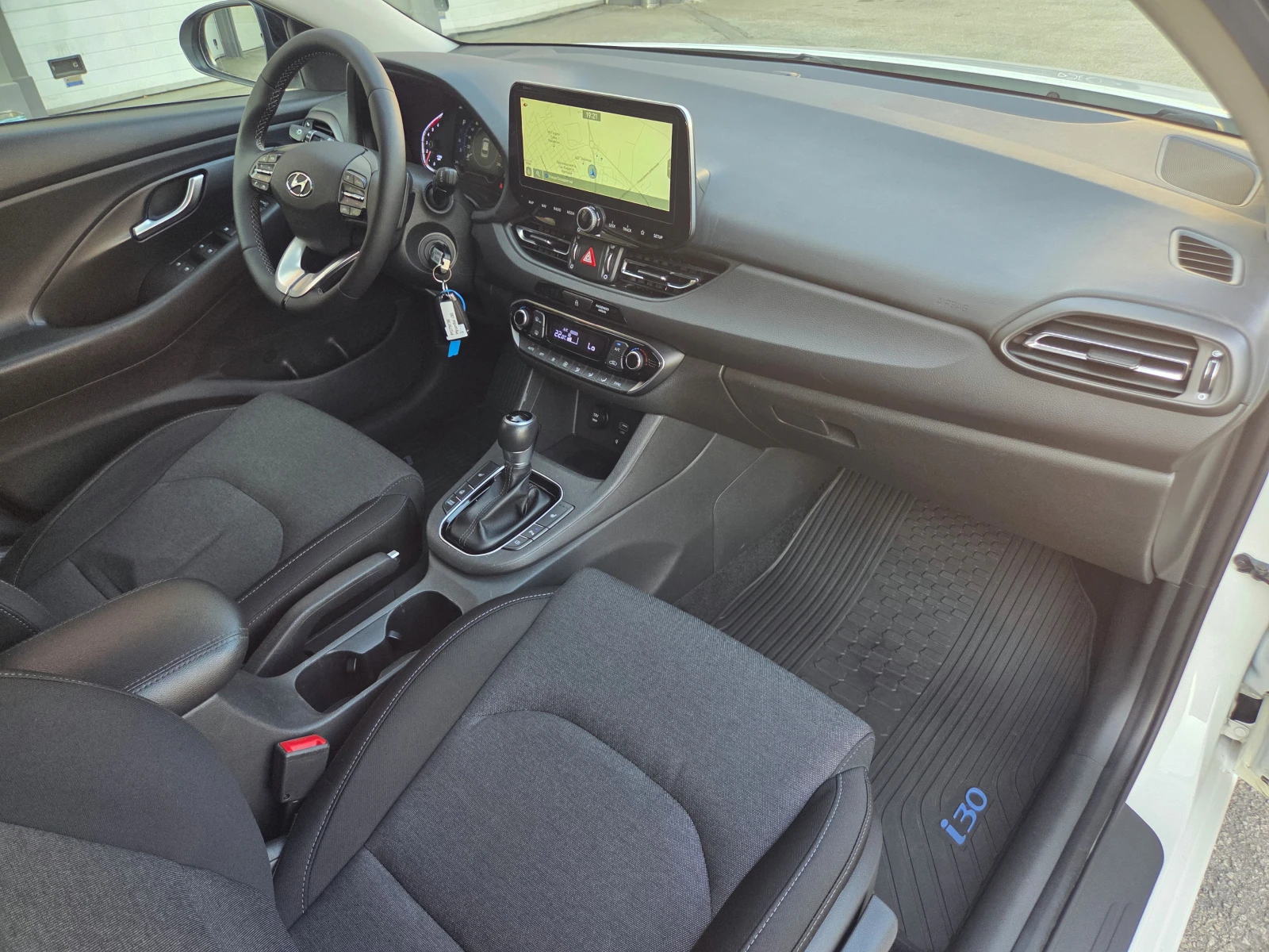 Hyundai I30 1.6 CRDi/Intro Edition/AT/Navi/Камера, снимка 14 - Автомобили и джипове - 55177065
