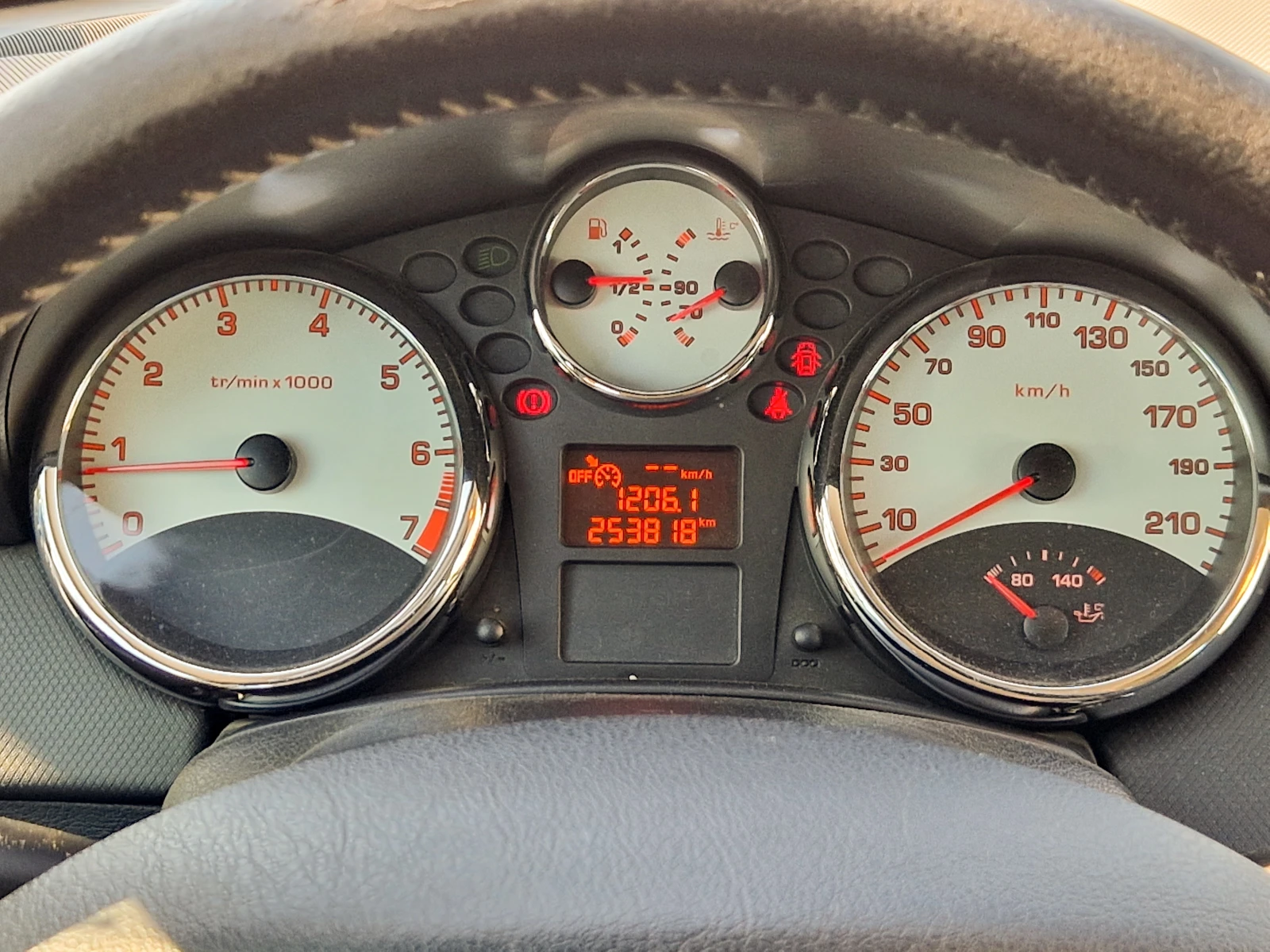 Peugeot 207, снимка 7 - Автомобили и джипове - 55241766