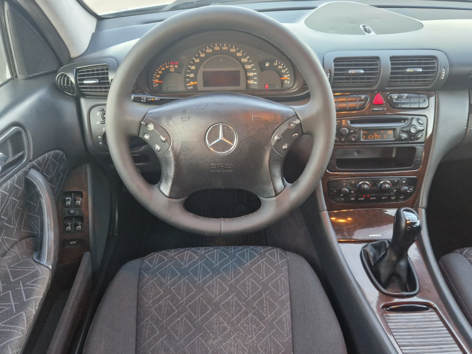Mercedes-Benz C 180 COMPR+ GAS* 6sk* Avantgarde* SEDAN* ИСТИНСКИ КМ!!, снимка 12 - Автомобили и джипове - 55286539