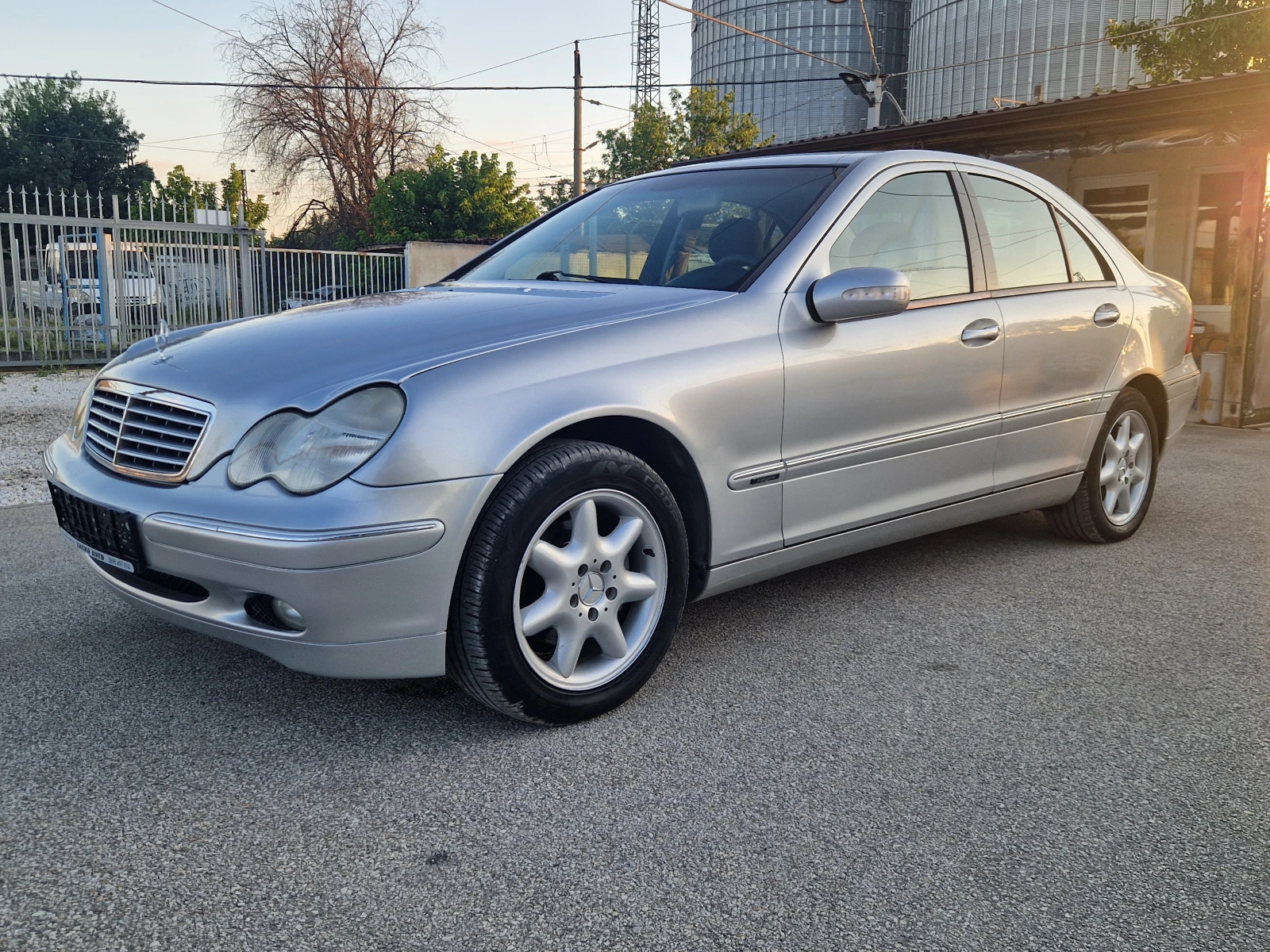 Mercedes-Benz C 180 COMPR+ GAS* 6sk* Avantgarde* SEDAN* ИСТИНСКИ КМ!!