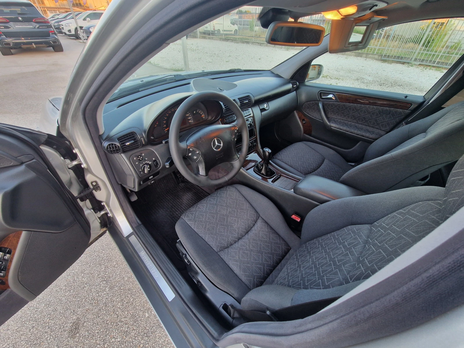 Mercedes-Benz C 180 COMPR+ GAS* 6sk* Avantgarde* SEDAN* ИСТИНСКИ КМ!!, снимка 8 - Автомобили и джипове - 55286539