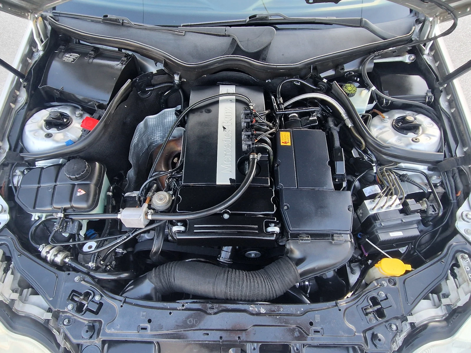 Mercedes-Benz C 180 COMPR+ GAS* 6sk* Avantgarde* SEDAN* ИСТИНСКИ КМ!!, снимка 15 - Автомобили и джипове - 55286539