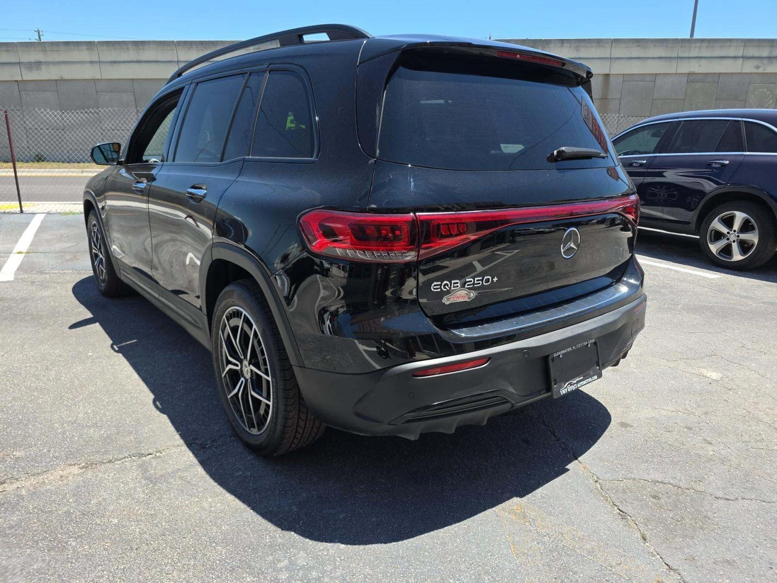 Mercedes-Benz EQB FWD / AMG Line / Pinnacle / Burmester / HUD / Pano | Mobile.bg � ����������� 4