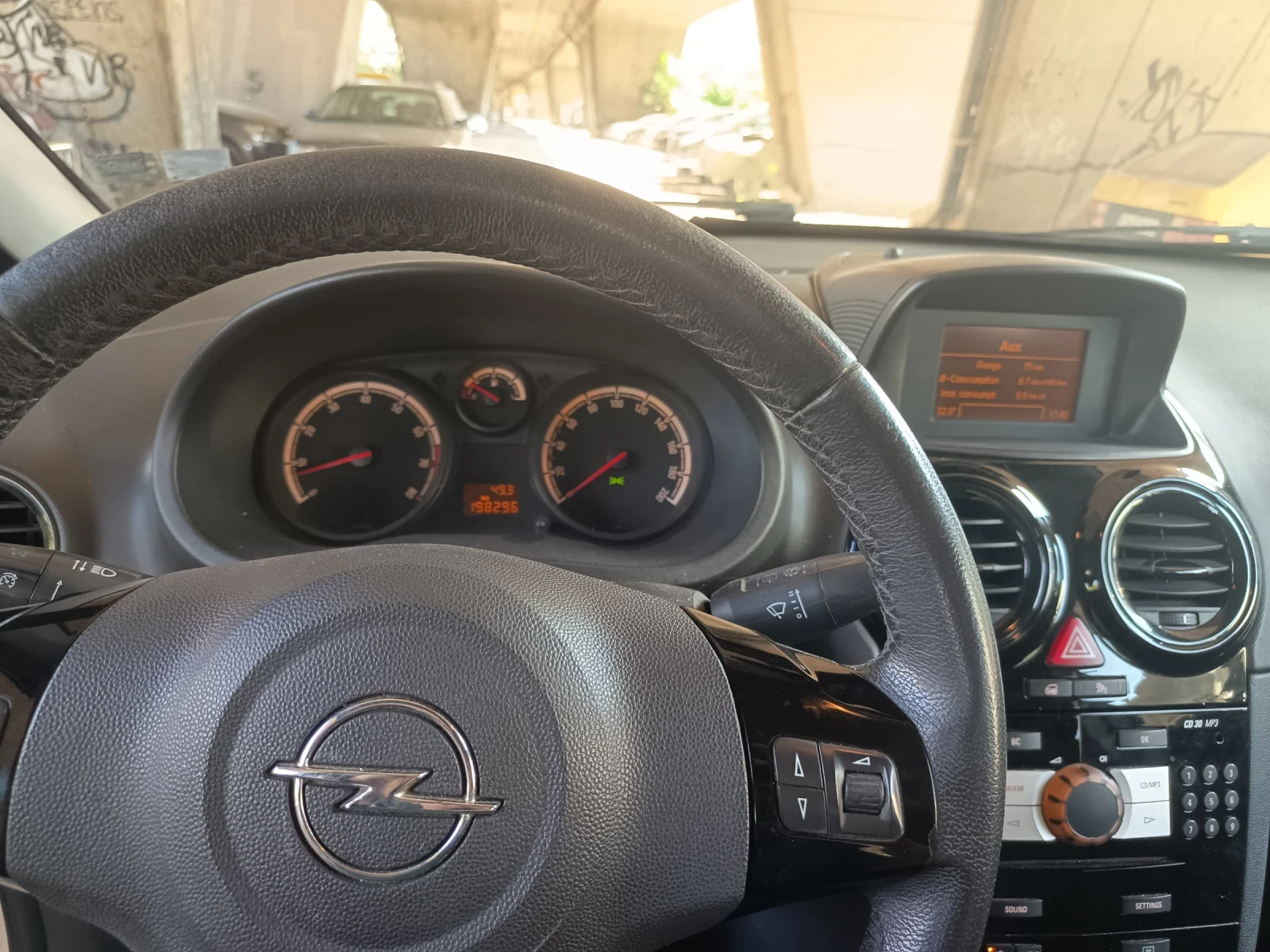 Opel Corsa 1.4 facelift, снимка 8 - Автомобили и джипове - 55353908