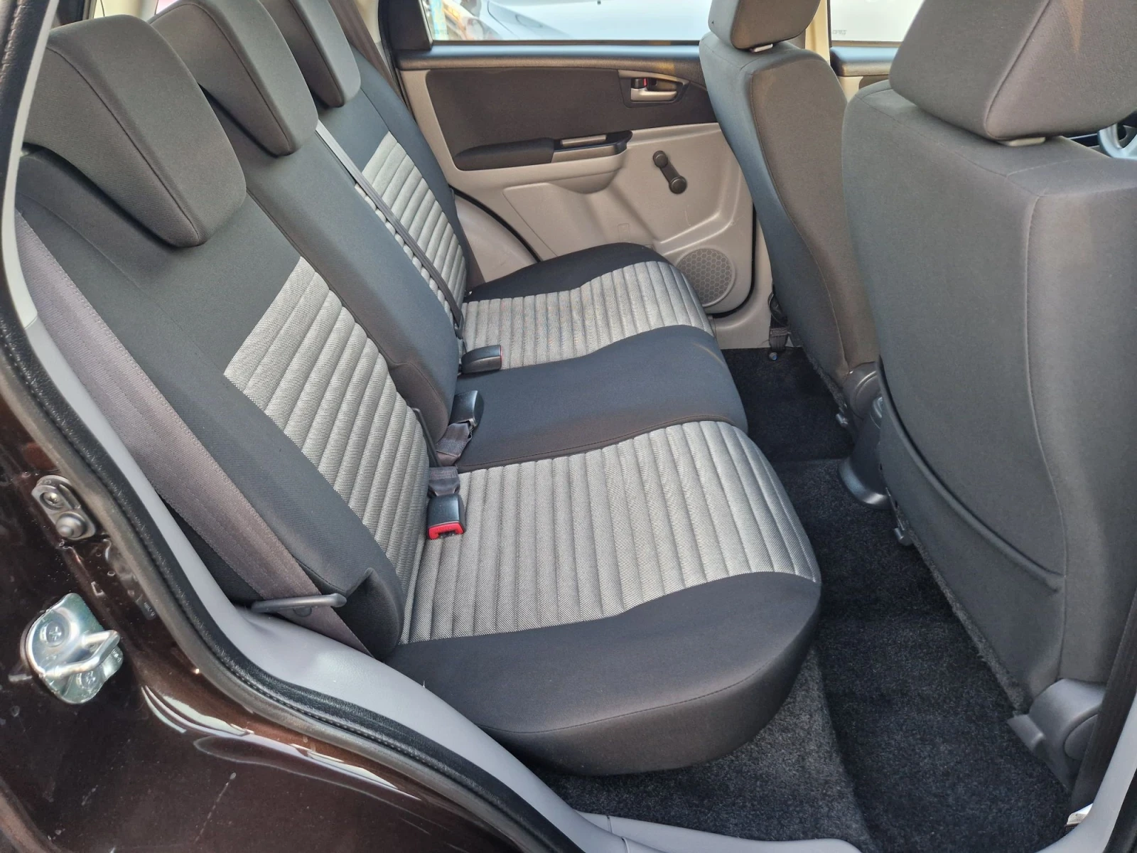 Suzuki SX4 1.6I 4x4 Фейслифт, снимка 9 - Автомобили и джипове - 55651017