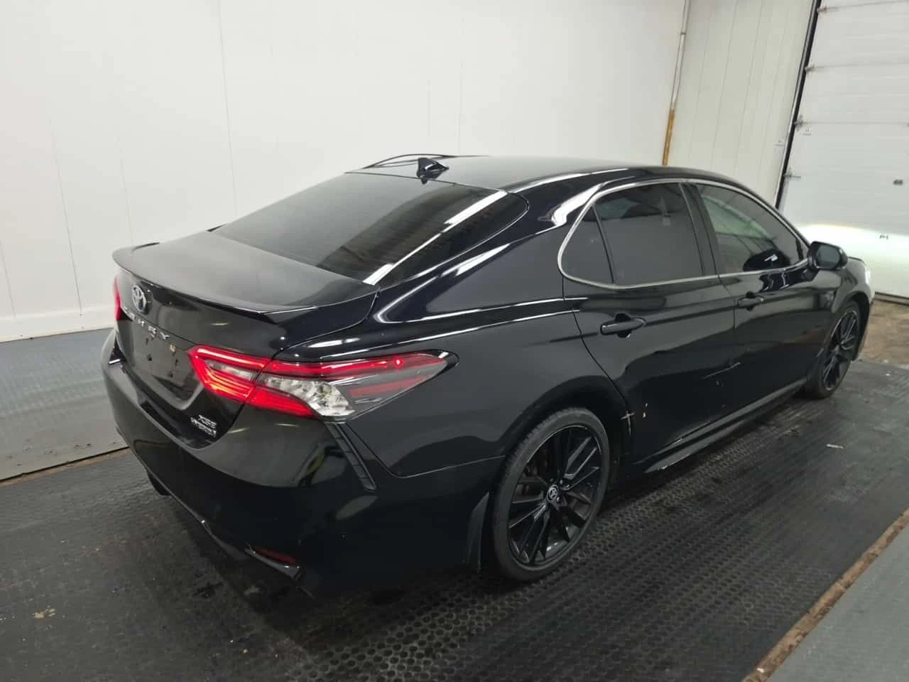 Toyota Camry * HYBRID XSE * ОБДУХВАНЕ * BLIND SPOT * CARFAX * , снимка 4 - Автомобили и джипове - 55654138