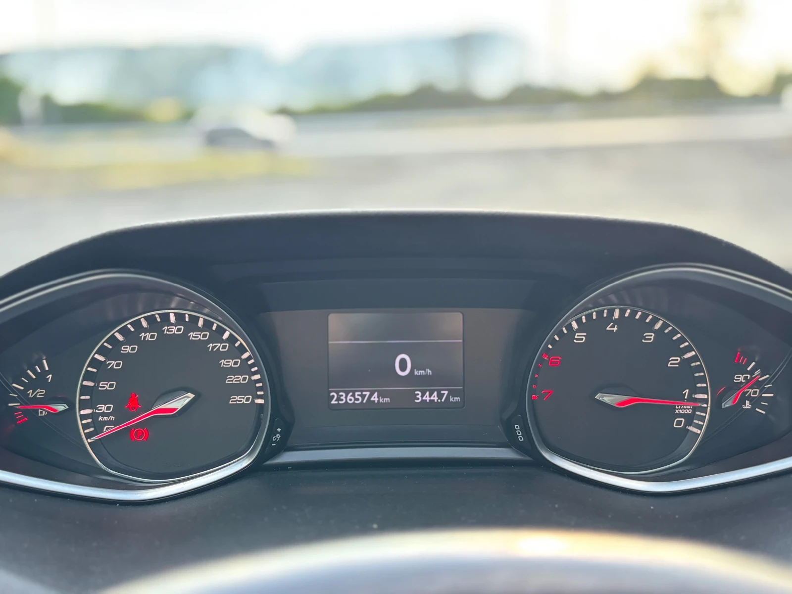 Peugeot 308 ПАНОРАМА/FullLed/KeyLess/ОБСЛУЖЕН/РЕГИСТРИРАН, снимка 12 - Автомобили и джипове - 55804918