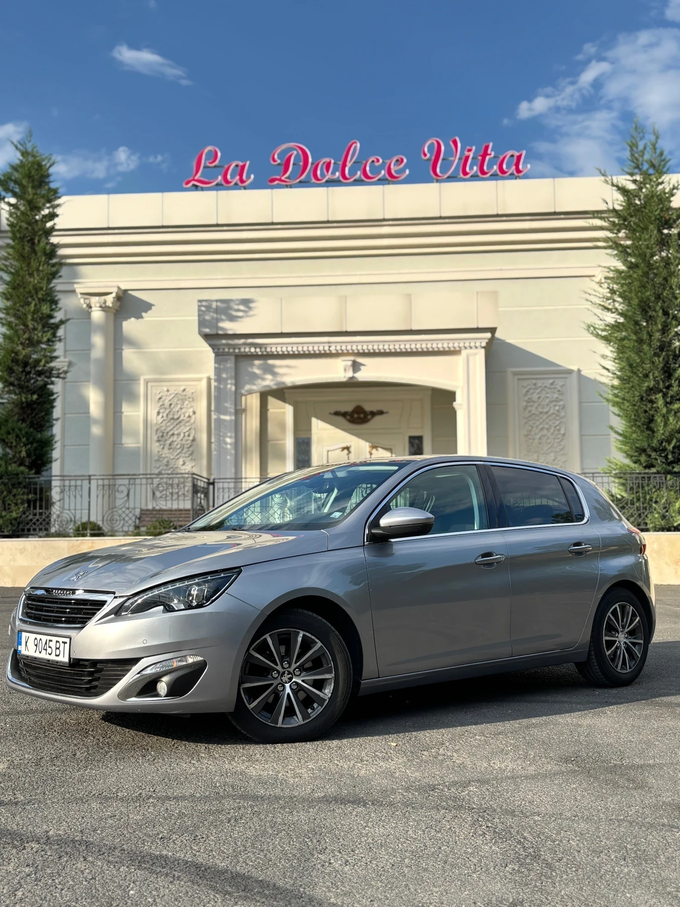 Peugeot 308 ПАНОРАМА/FullLed/KeyLess/ОБСЛУЖЕН/РЕГИСТРИРАН