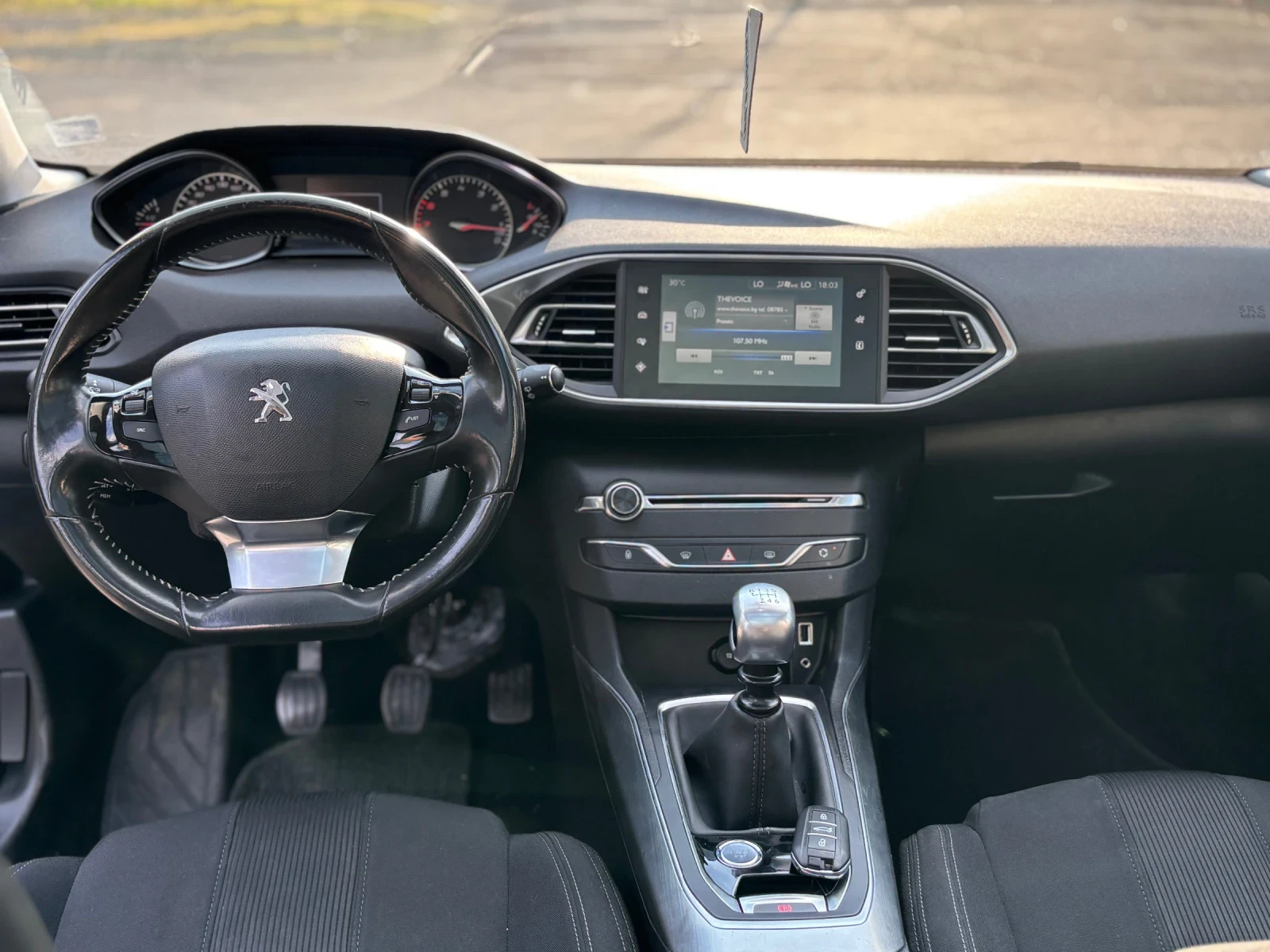 Peugeot 308 ПАНОРАМА/FullLed/KeyLess/ОБСЛУЖЕН/РЕГИСТРИРАН, снимка 9 - Автомобили и джипове - 55804918