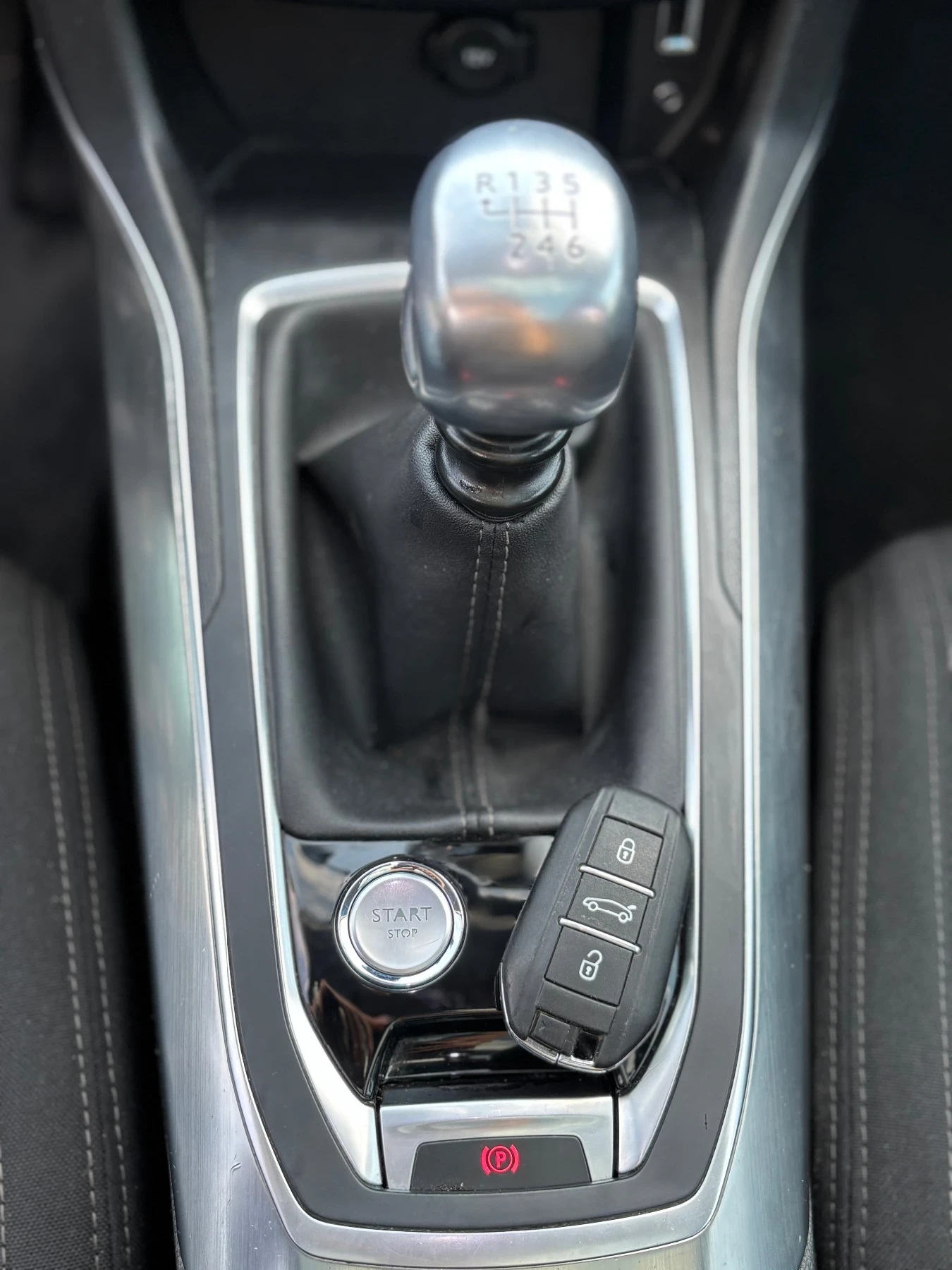 Peugeot 308 ПАНОРАМА/FullLed/KeyLess/ОБСЛУЖЕН/РЕГИСТРИРАН, снимка 11 - Автомобили и джипове - 55804918