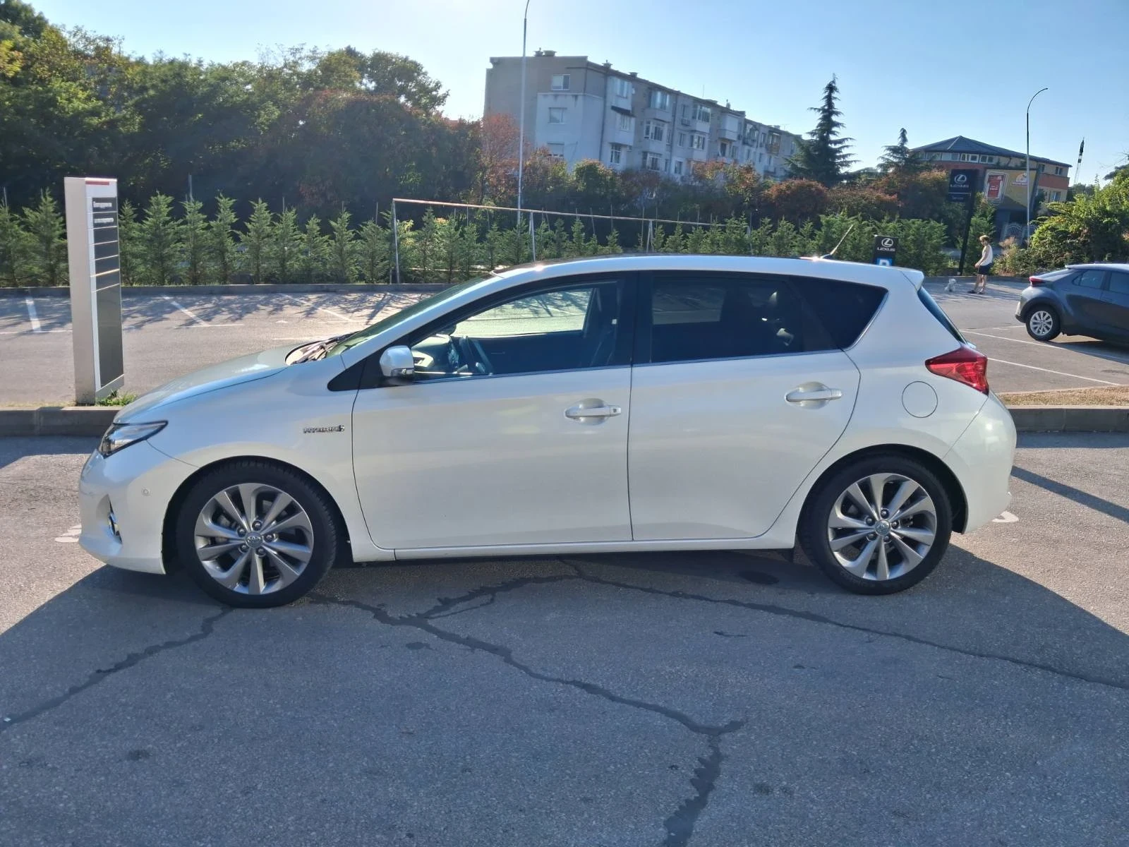 Toyota Auris 1.8 Hybrid (E-HEV) , ����� �������� �������  | Mobile.bg � ����������� 2