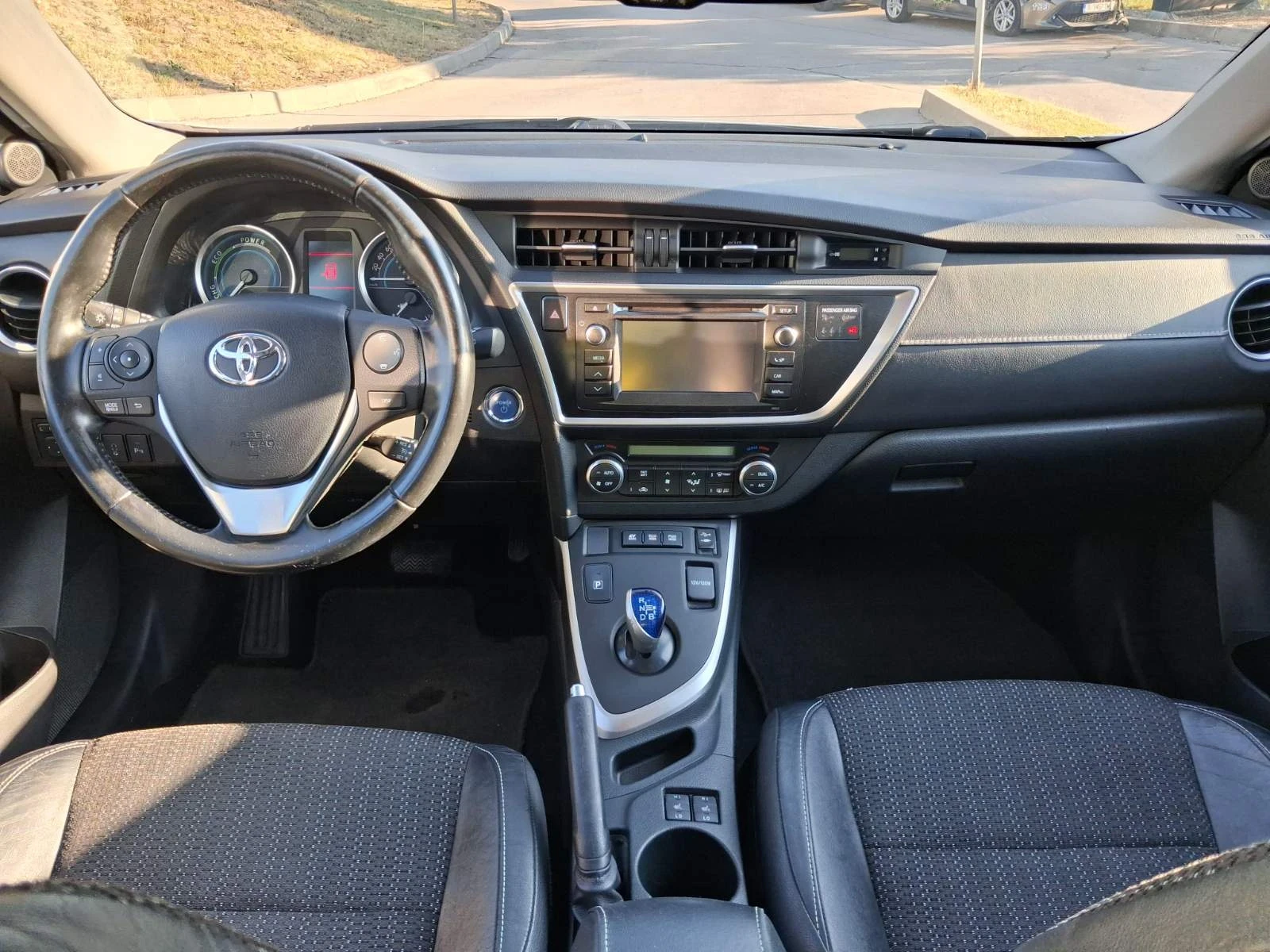 Toyota Auris 1.8 Hybrid (E-HEV) , ����� �������� �������  | Mobile.bg � ����������� 8