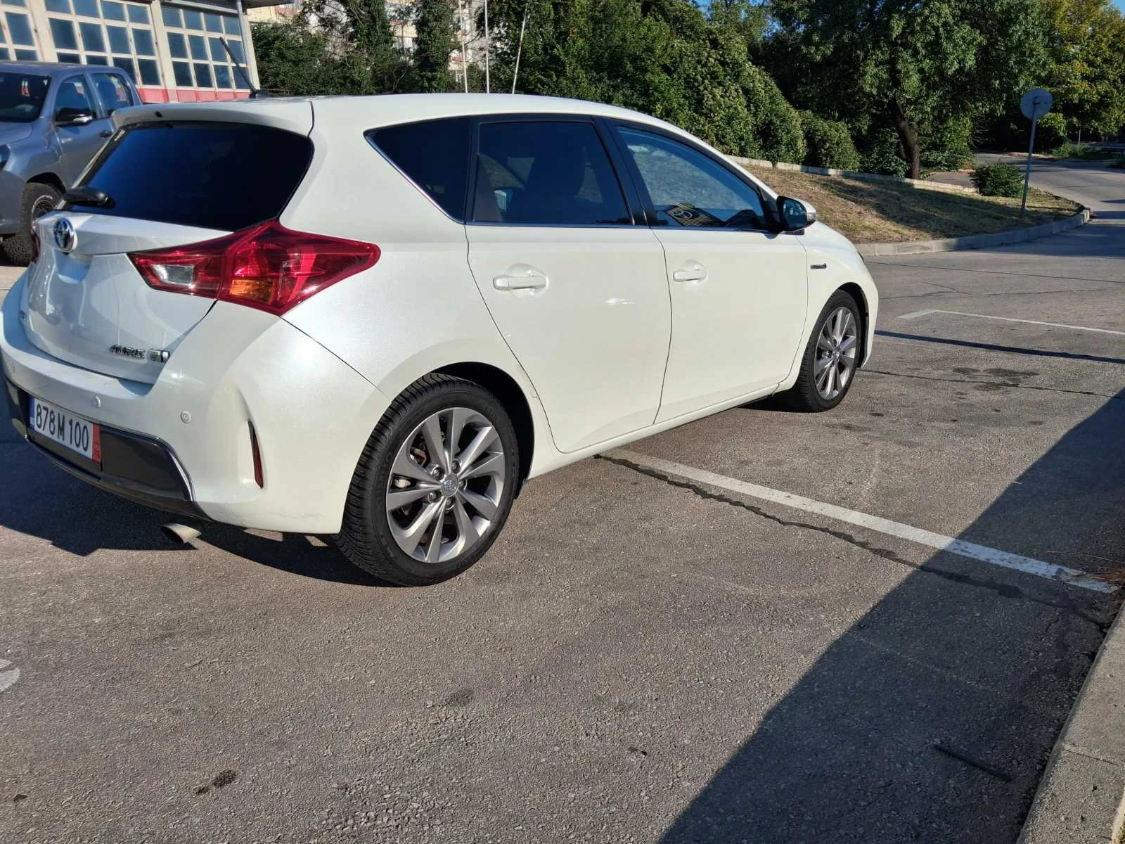 Toyota Auris 1.8 Hybrid (E-HEV) , ����� �������� �������  | Mobile.bg � ����������� 4
