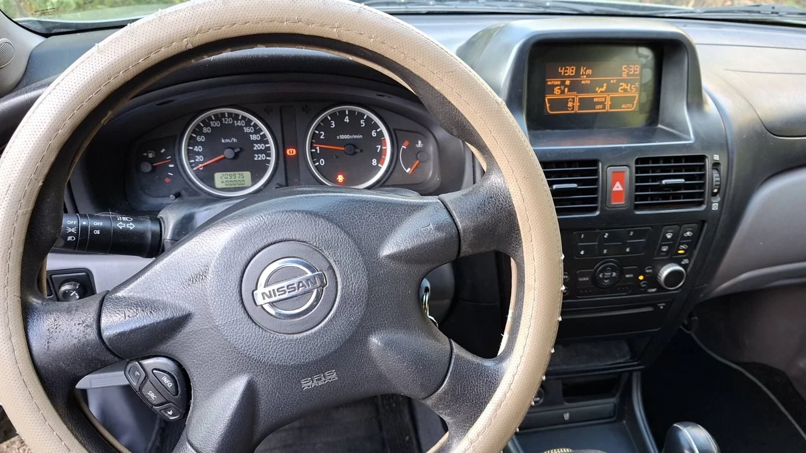 Nissan Almera, снимка 13 - Автомобили и джипове - 56058541