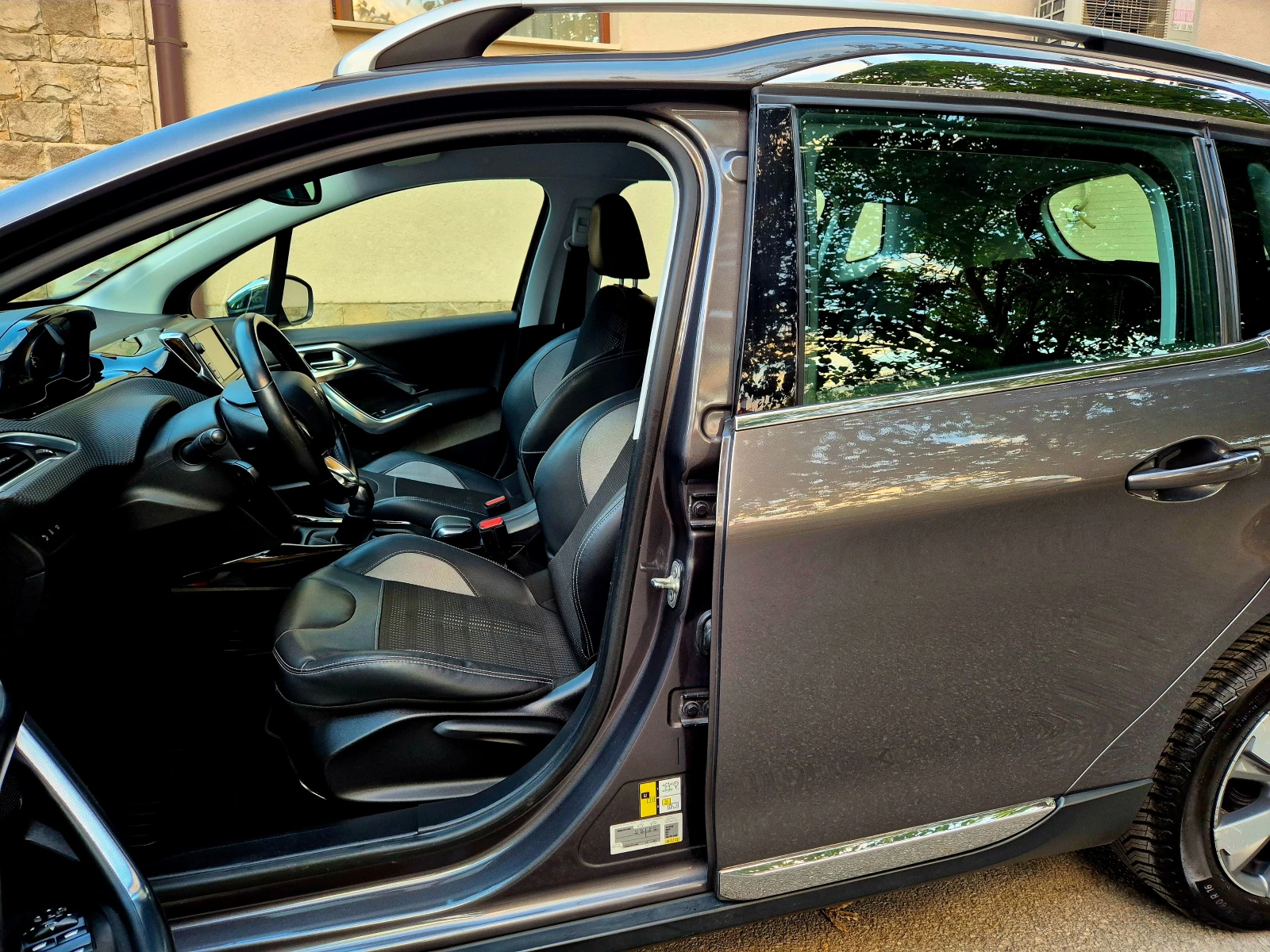Peugeot 2008 1.6d-ALLURE-нави-нов, снимка 12 - Автомобили и джипове - 56248717