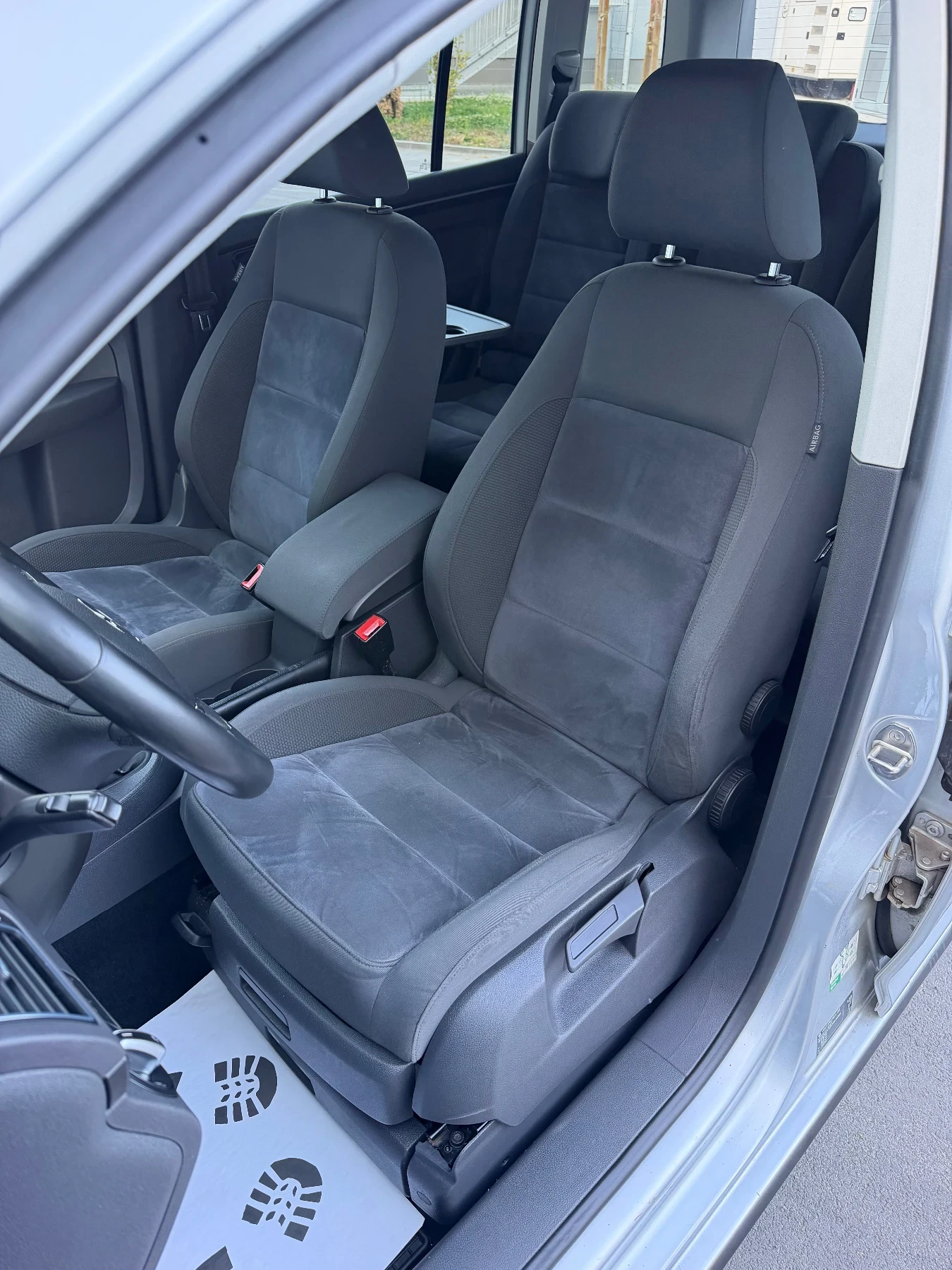 VW Touran 2.0TDi 140�� * High-Line* * ������*  | Mobile.bg � ����������� 13