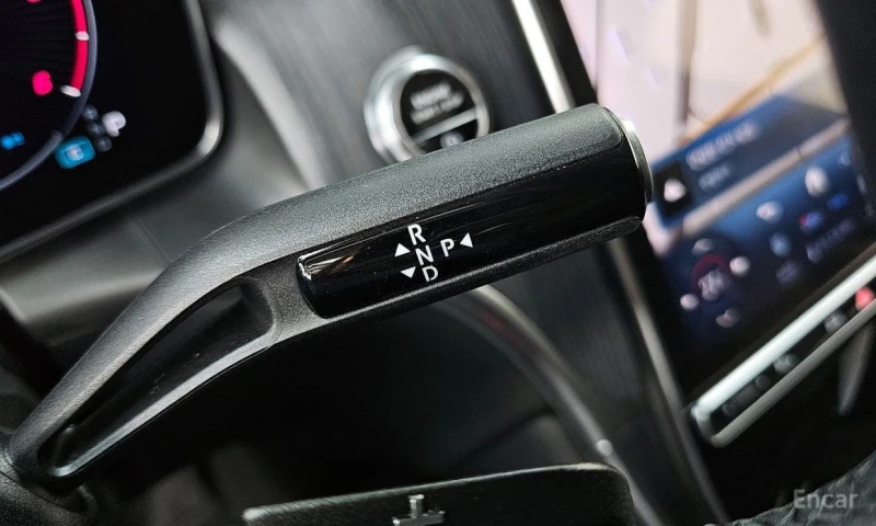 Mercedes-Benz GLC 220, снимка 9 - Автомобили и джипове - 53074453