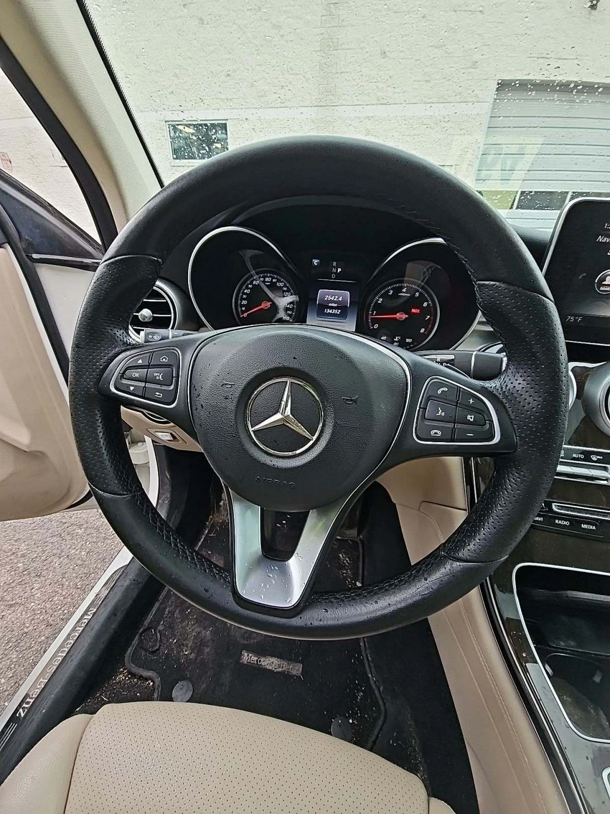 Mercedes-Benz GLC 300 4MATIC Burmester* Пано* Кейлес* М.точка* Следене*  - изображение 7