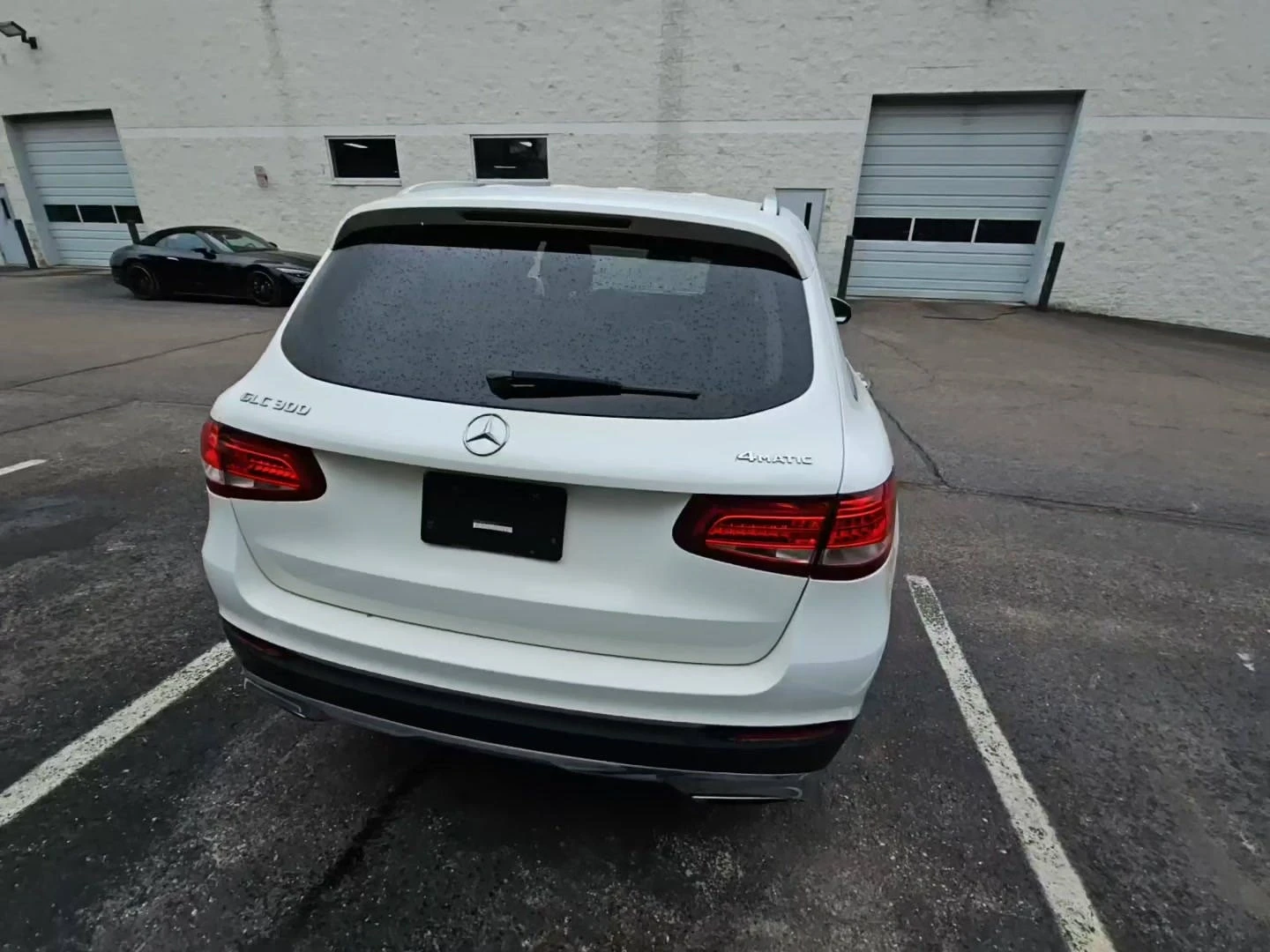 Mercedes-Benz GLC 300 4MATIC Burmester* Пано* Кейлес* М.точка* Следене*  - изображение 2