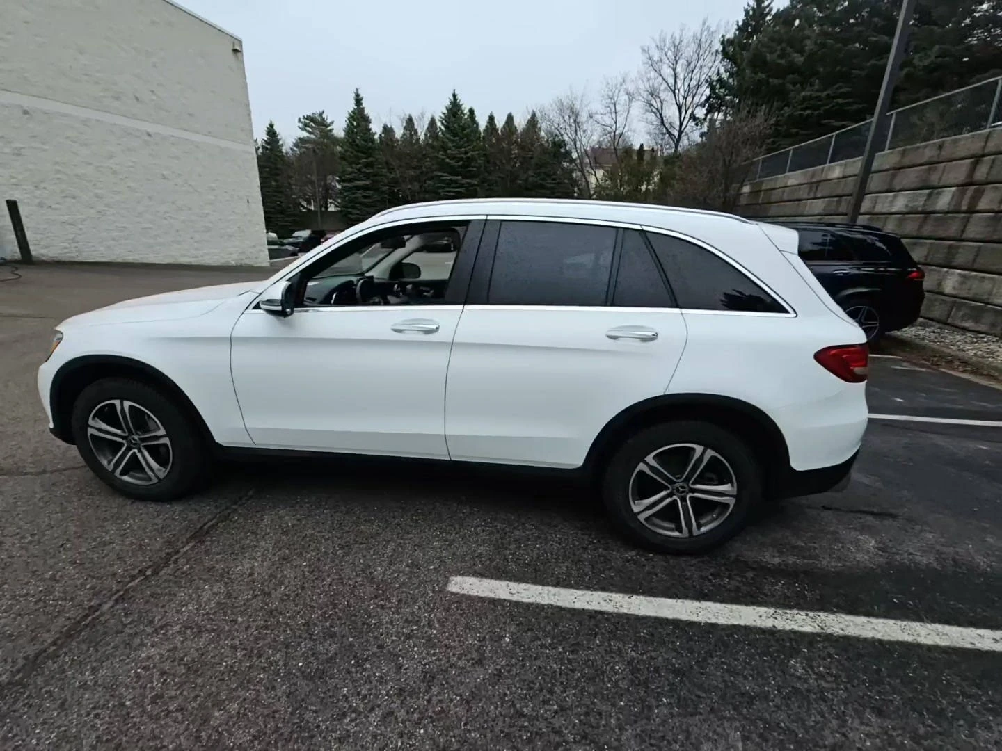 Mercedes-Benz GLC 300 4MATIC Burmester* Пано* Кейлес* М.точка* Следене*  - изображение 4