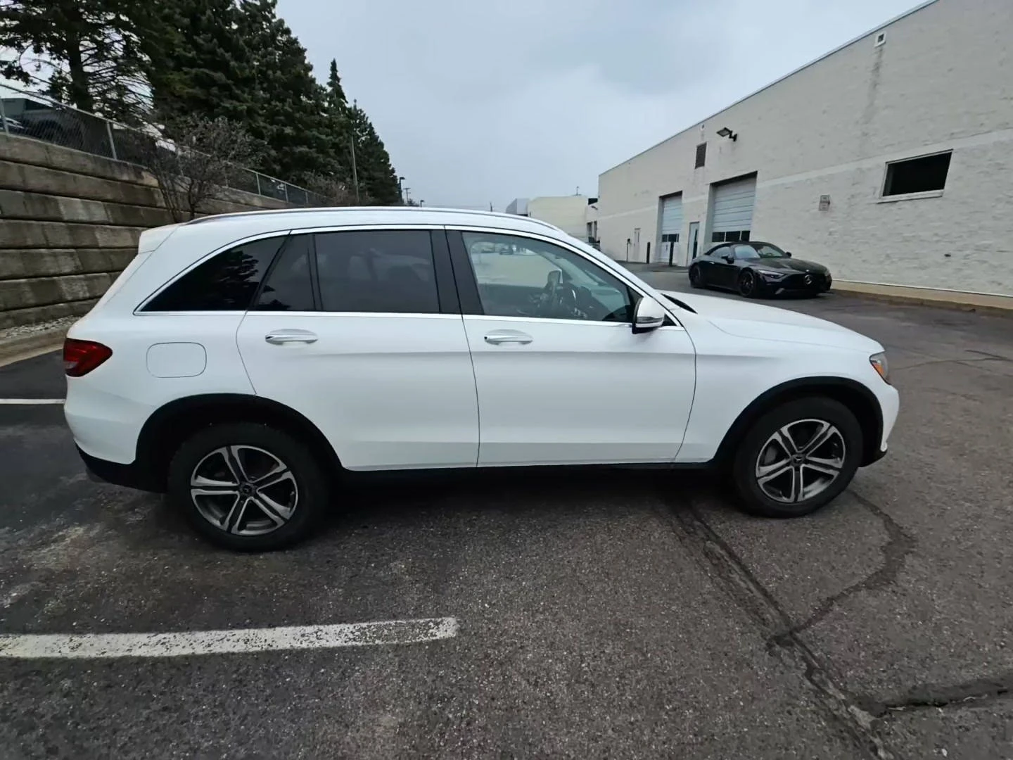 Mercedes-Benz GLC 300 4MATIC Burmester* Пано* Кейлес* М.точка* Следене*  - изображение 3