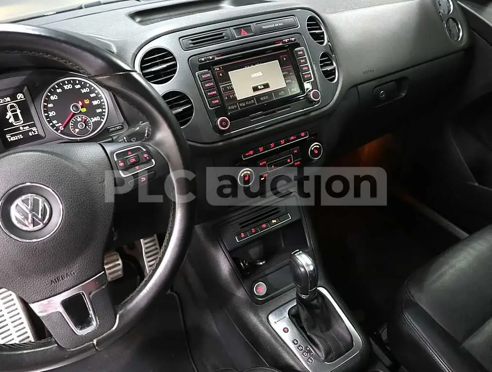 VW Tiguan, снимка 11 - Автомобили и джипове - 54126165