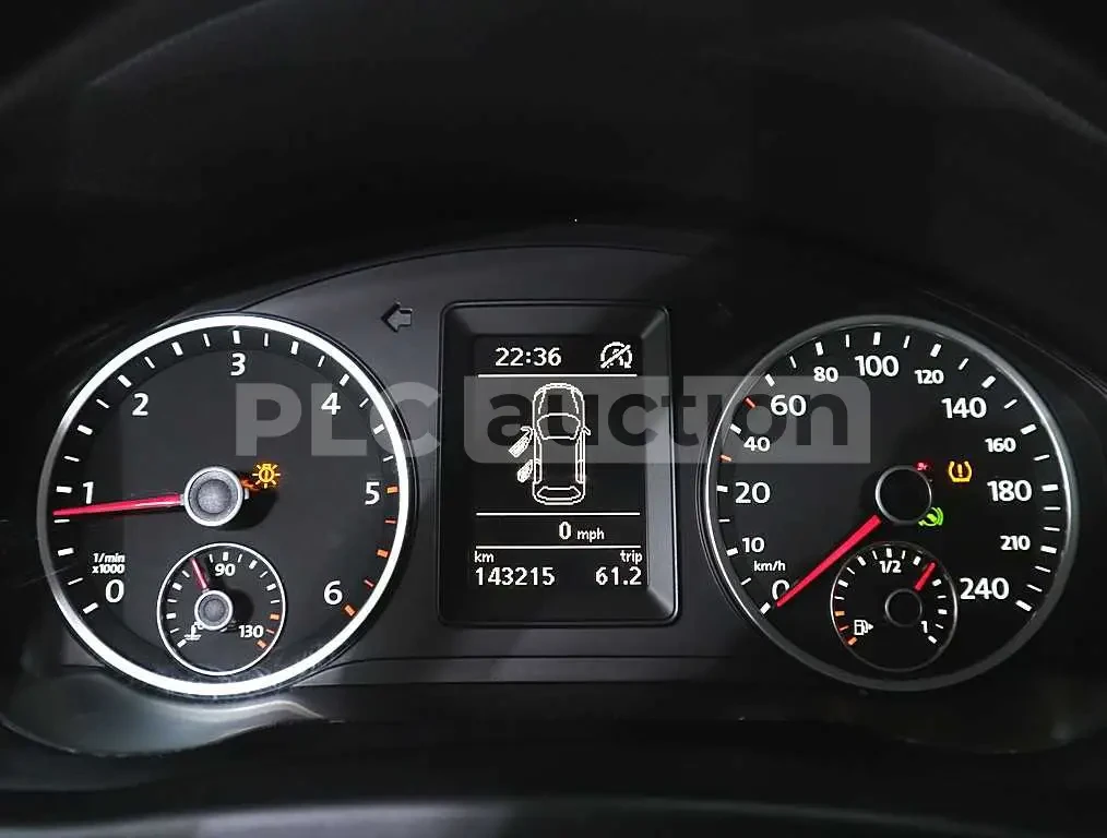 VW Tiguan, снимка 8 - Автомобили и джипове - 54126165