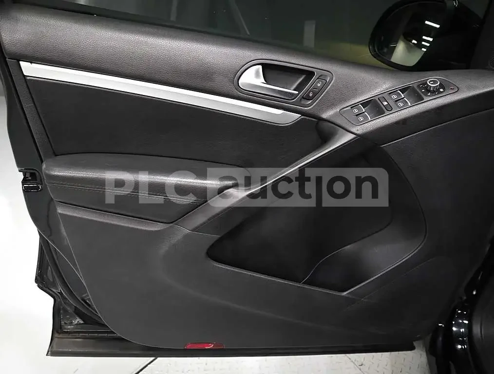 VW Tiguan, снимка 17 - Автомобили и джипове - 54126165