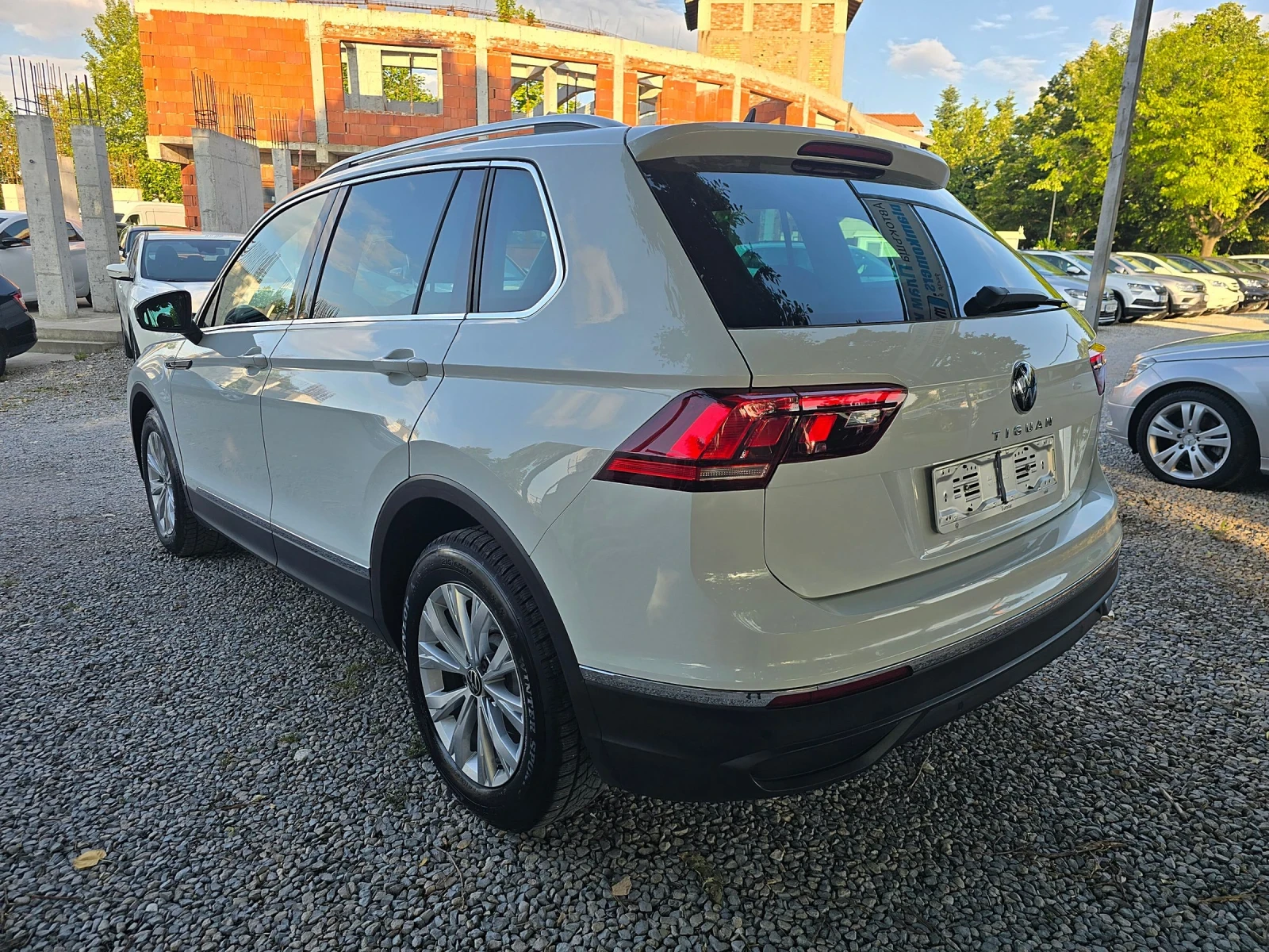 VW Tiguan 2.0TDI-150kc/AVTOMAT/DISTRONIK/DIGITAL, снимка 7 - Автомобили и джипове - 54768922