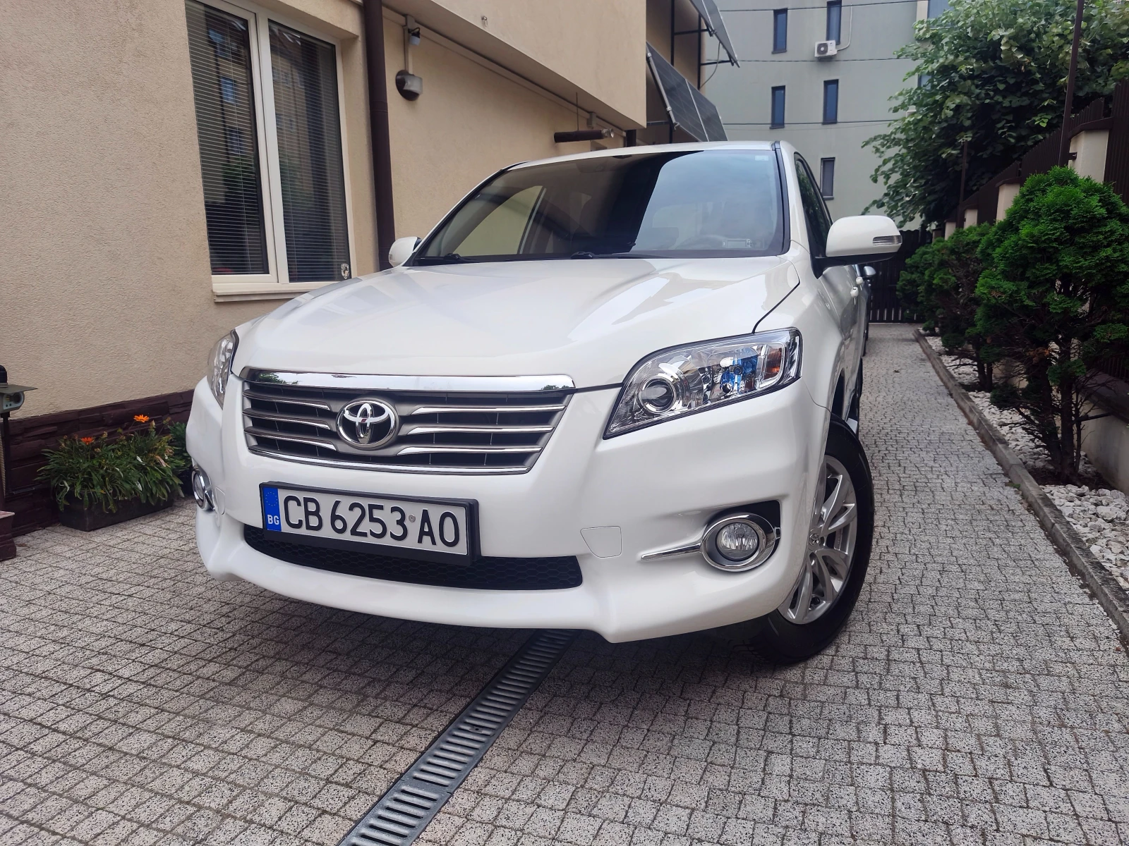 Toyota Rav4 2.2D-4D FWD, снимка 3 - Автомобили и джипове - 55354674