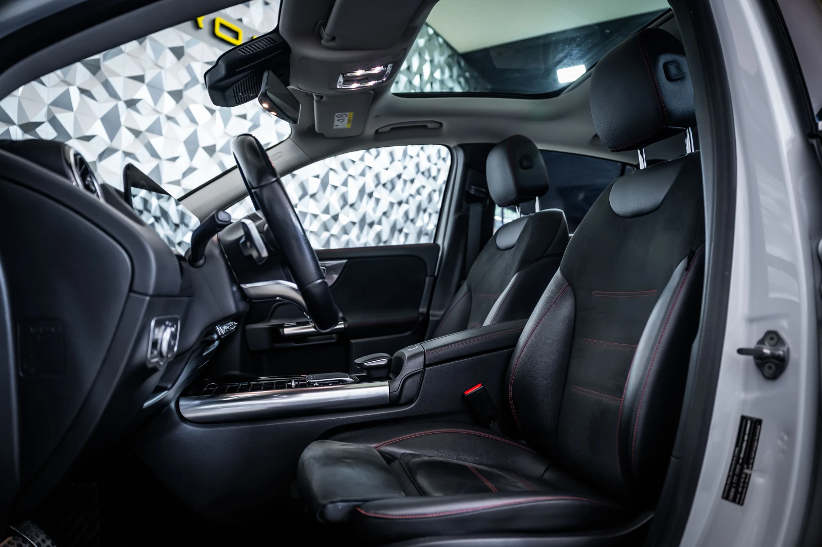Mercedes-Benz GLA 220 d 4M AMG* Pano* Camera, снимка 14 - Автомобили и джипове - 55529089